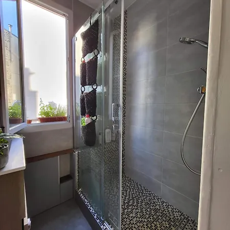 Charming 2 Bedrooms Flat, 17eme Batignolles District Paris